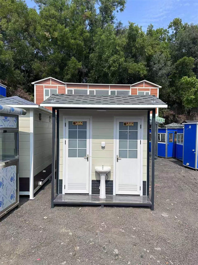 Mobile toilet booth03